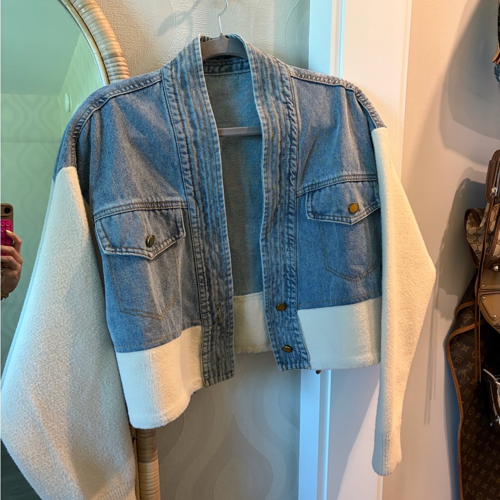 Commense Two-Tone Light Wash Denim Jacket with Cream Sherpa Sleeves